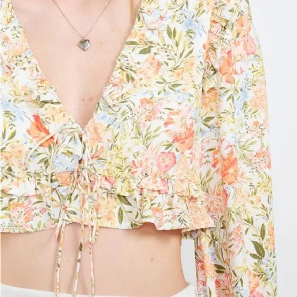 Emory Park Floral Ruffle Tie Front Cropped Blouse Large - Picture 2 of 10